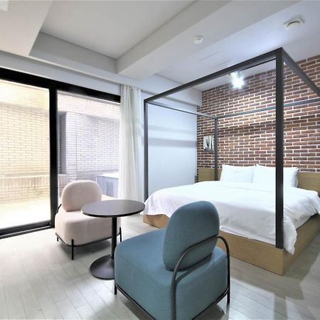 Seomyeon Hound Hotel 1St Street Busan Exteriör bild